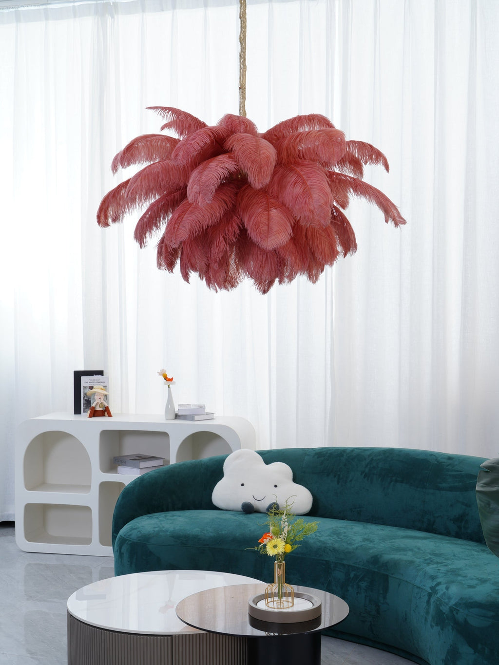 Feder-Kronleuchter 56 Handcolorierte Federn Messingfassung Gold Silber Hollywood Glamour Statement-Beleuchtung - Lamylie