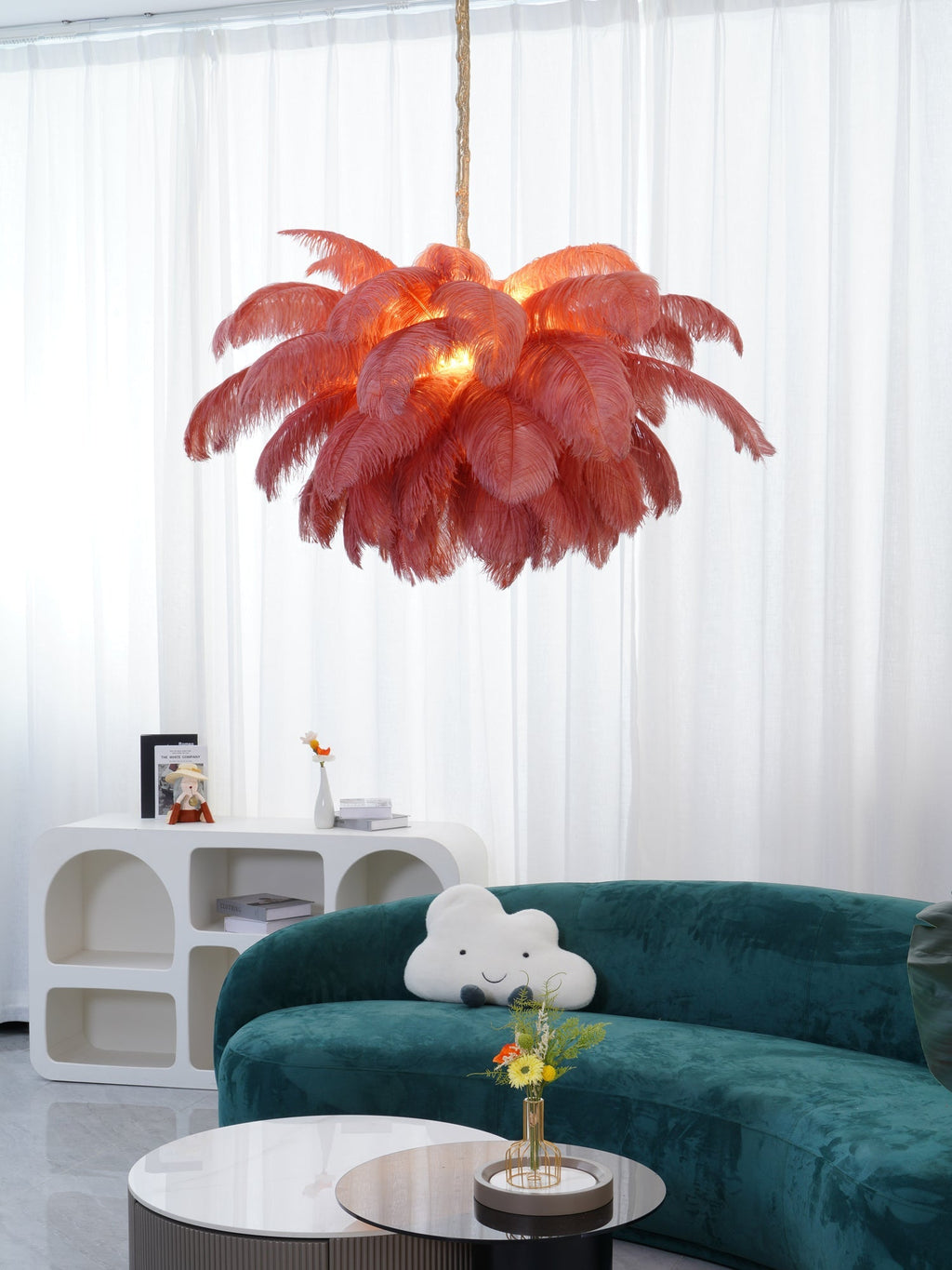 Feder-Kronleuchter 56 Handcolorierte Federn Messingfassung Gold Silber Hollywood Glamour Statement-Beleuchtung - Lamylie