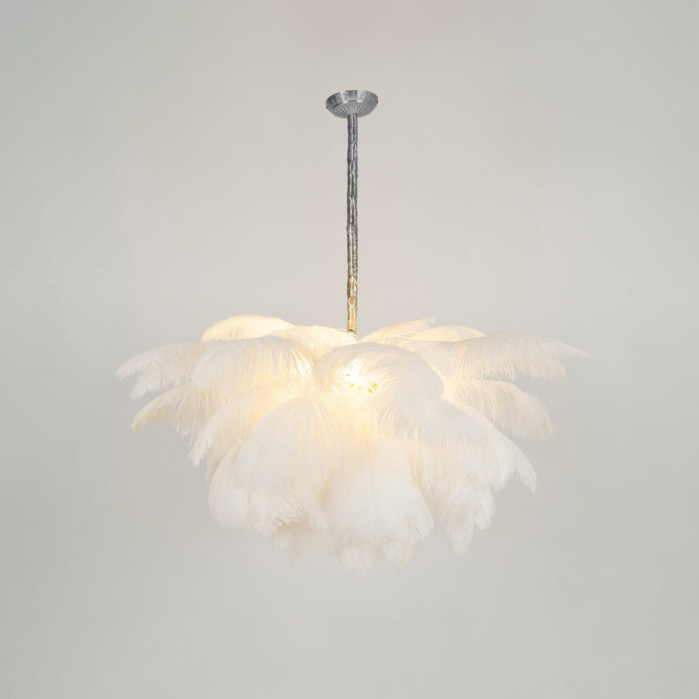 Feder-Kronleuchter 56 Handcolorierte Federn Messingfassung Gold Silber Hollywood Glamour Statement-Beleuchtung - Lamylie