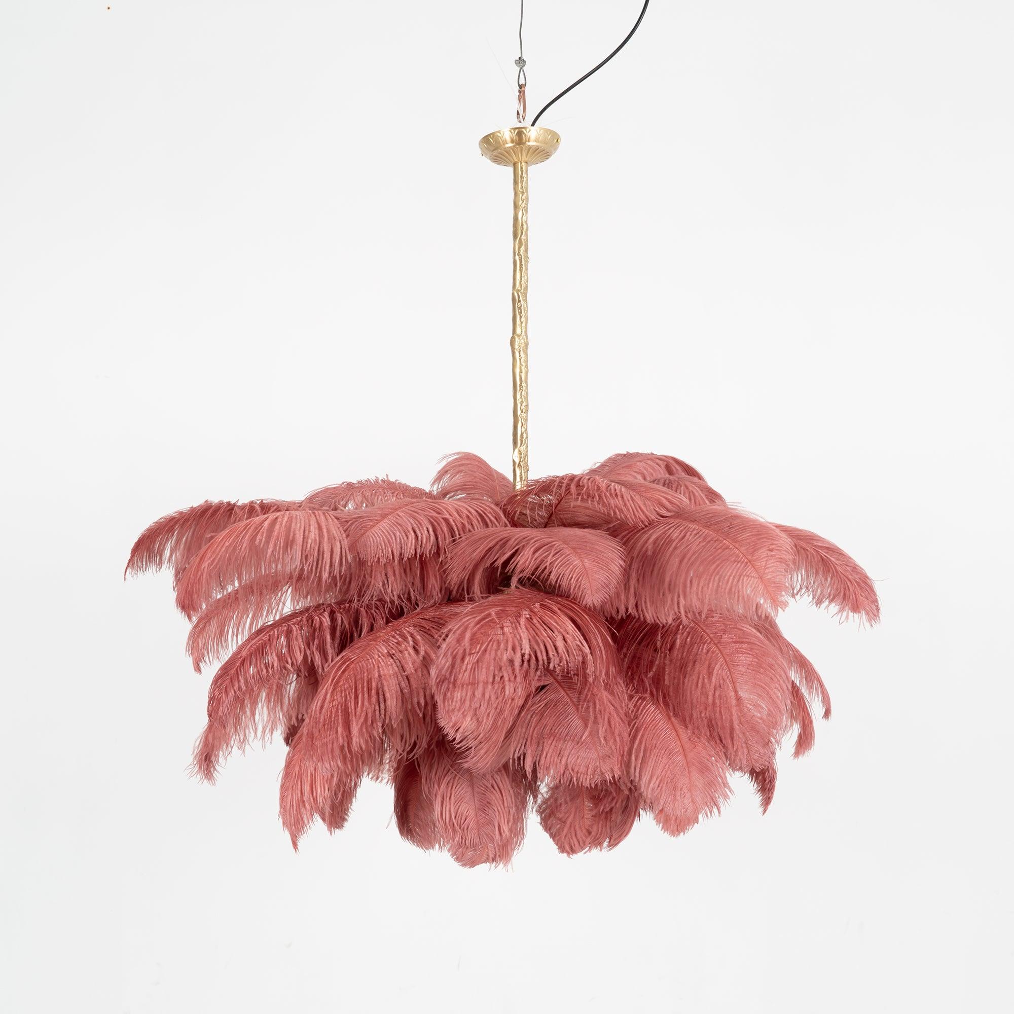 Feder-Kronleuchter 56 Handcolorierte Federn Messingfassung Gold Silber Hollywood Glamour Statement-Beleuchtung - Lamylie