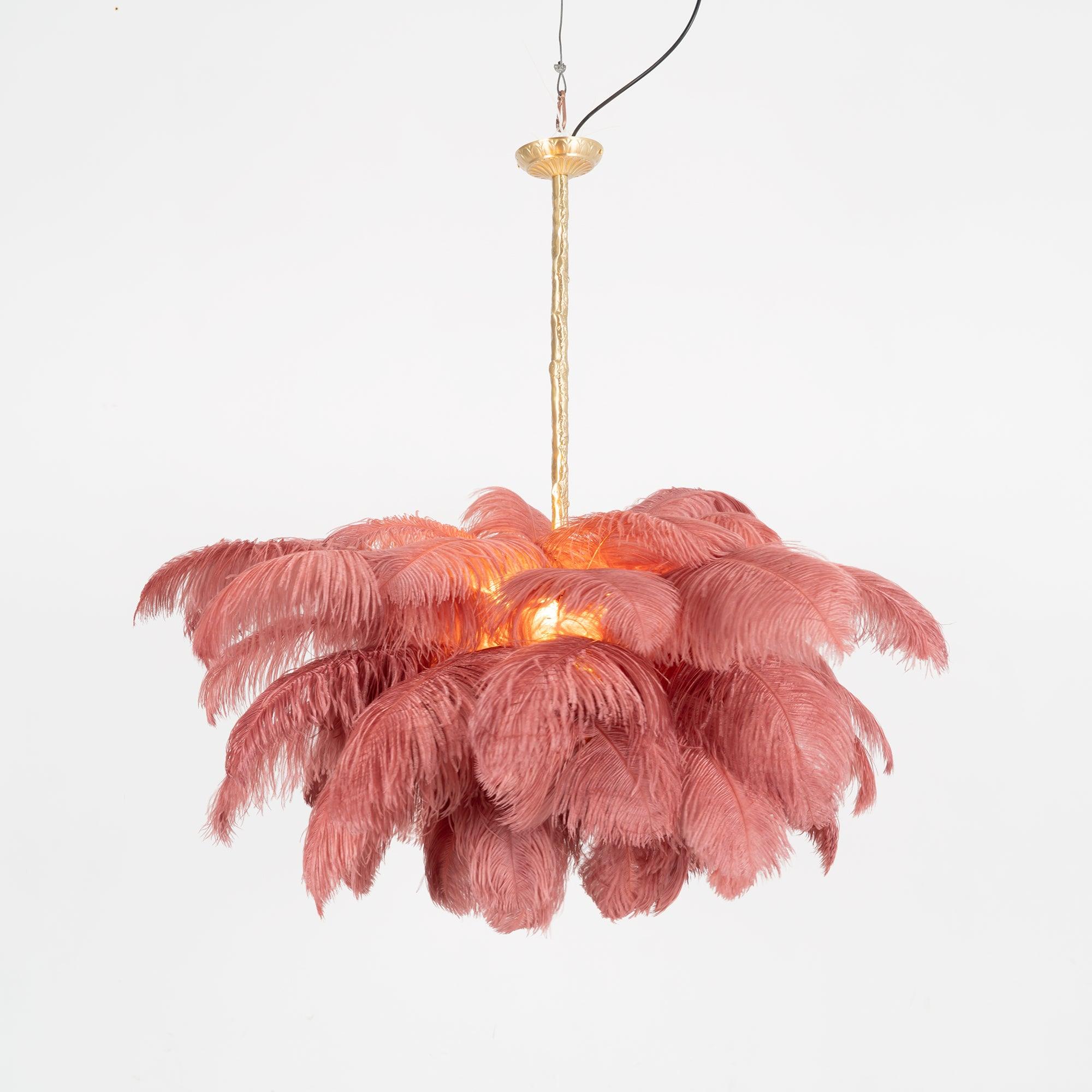 Feder-Kronleuchter 56 Handcolorierte Federn Messingfassung Gold Silber Hollywood Glamour Statement-Beleuchtung - Lamylie