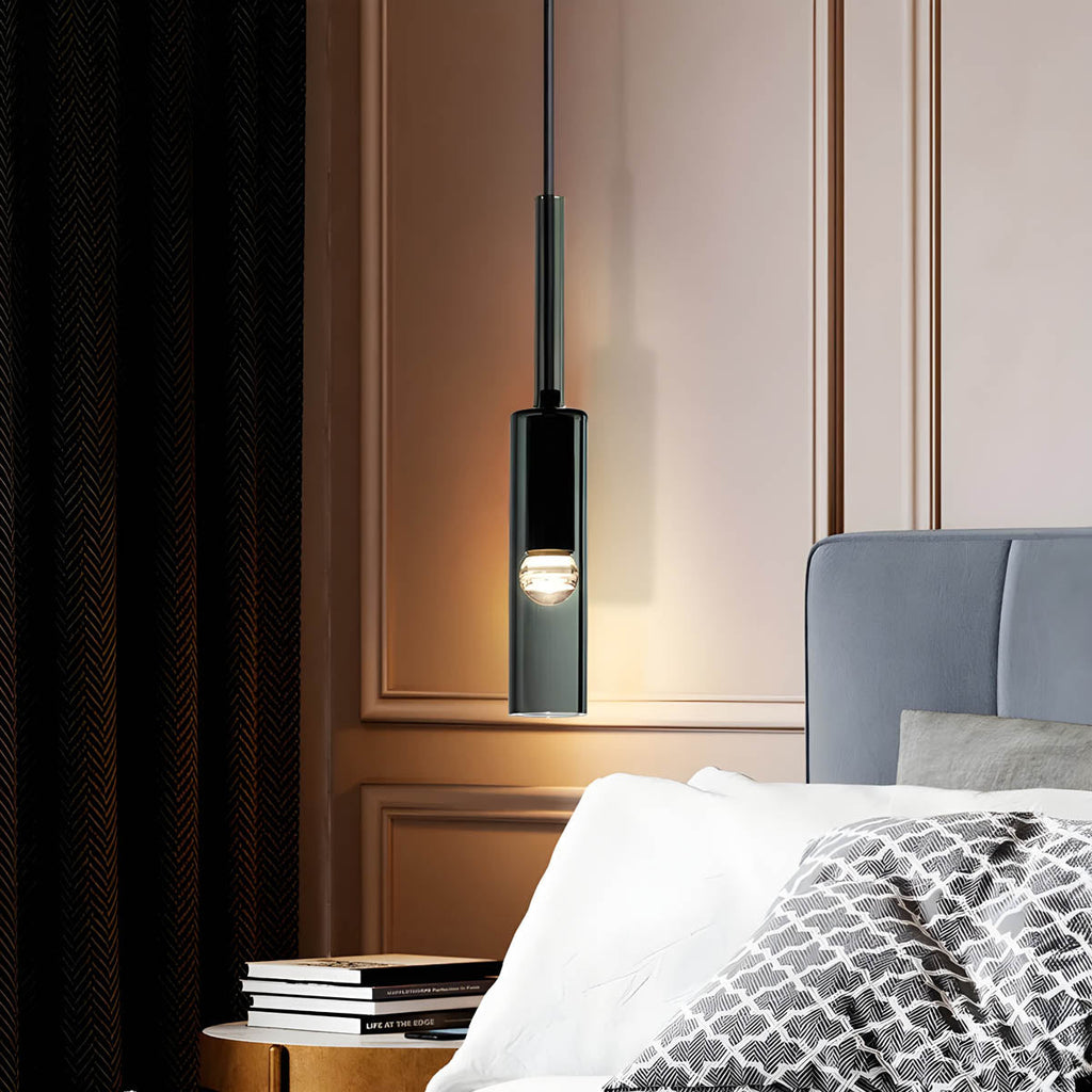 Solara nordisk pendellampe — glasskjerm og metallfot, integrert LED