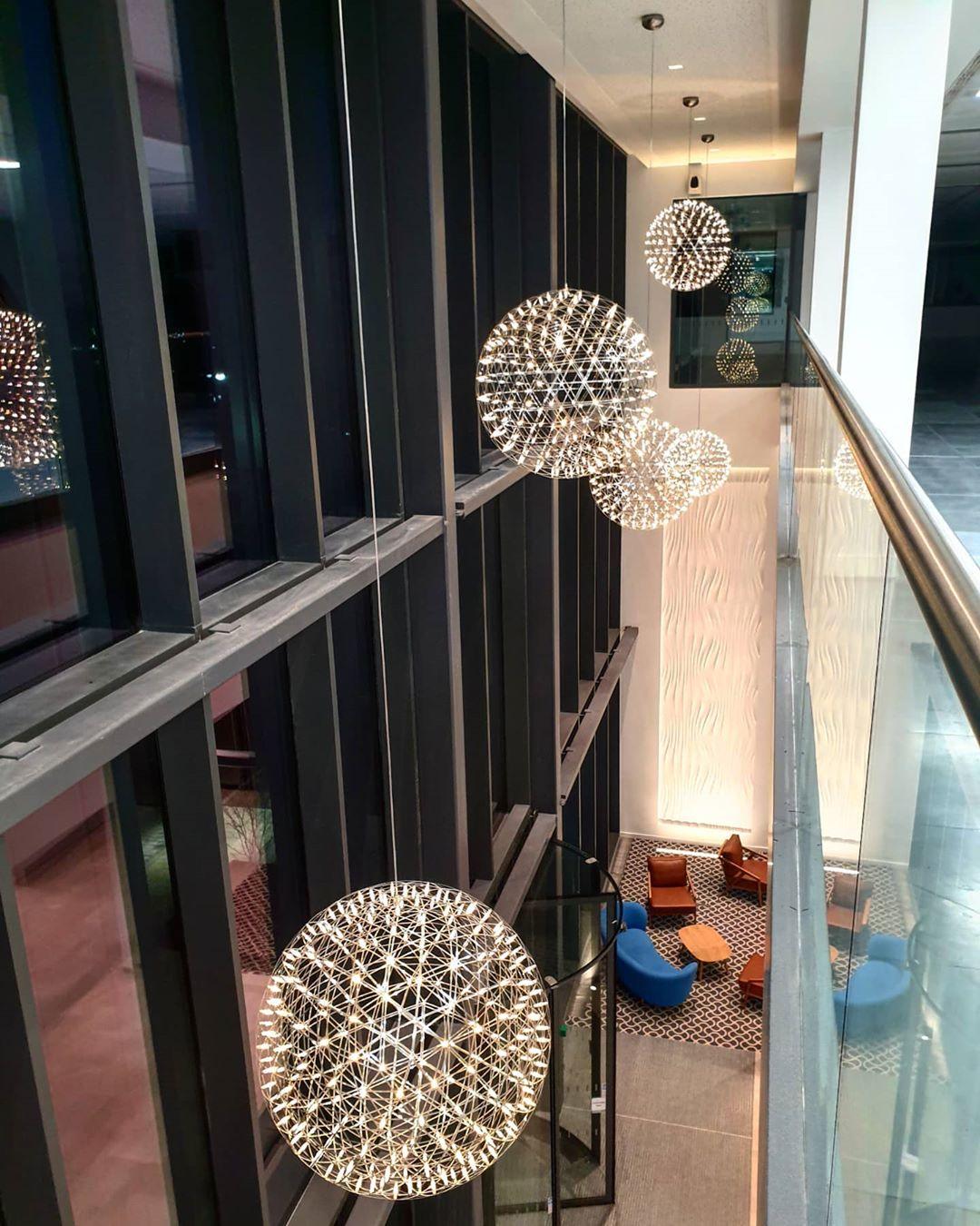 LED-hanglamp Zilveren Globe Sfeerverlichting Moderne Lamp Globe met Dimbare Lichtpunten Transparante Kristallen Globe Decoratief Scandinavisch Warmwit Industrieel Design Interieurlamp - Lamylie