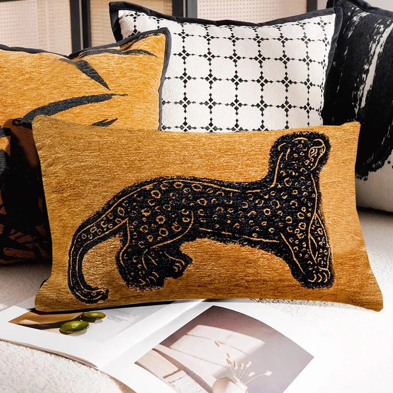Lyra kuddfodral i linne och bomull med broderat hästmotiv