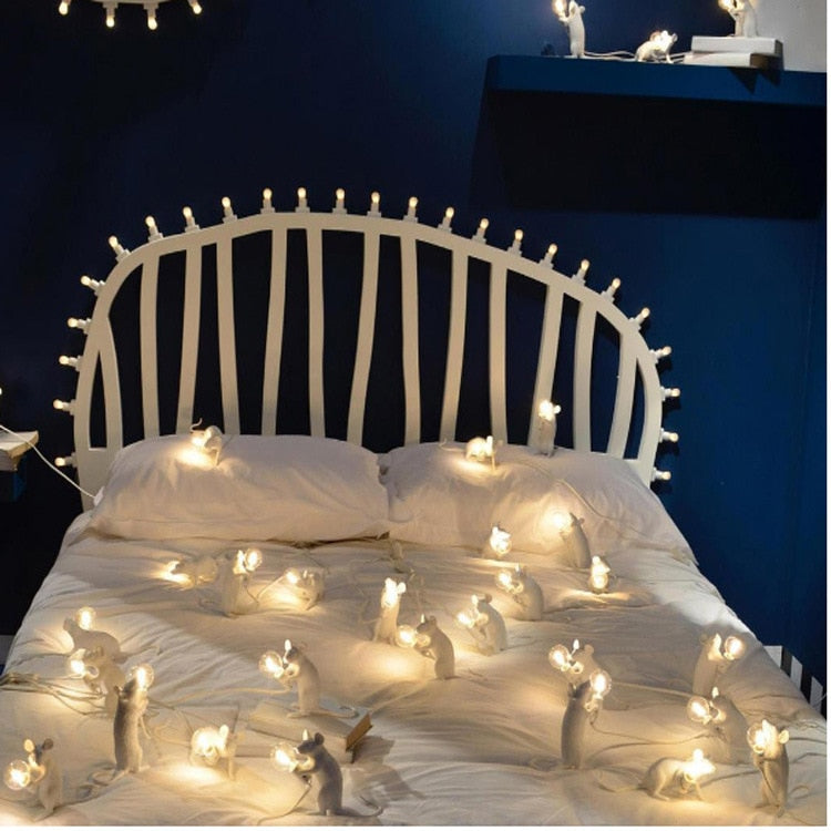 Museformet lampe med unikt design | Dekorativ bordlampe med leken mus | Varmt stemningslys til stue, soverom og kontor – Lamylie