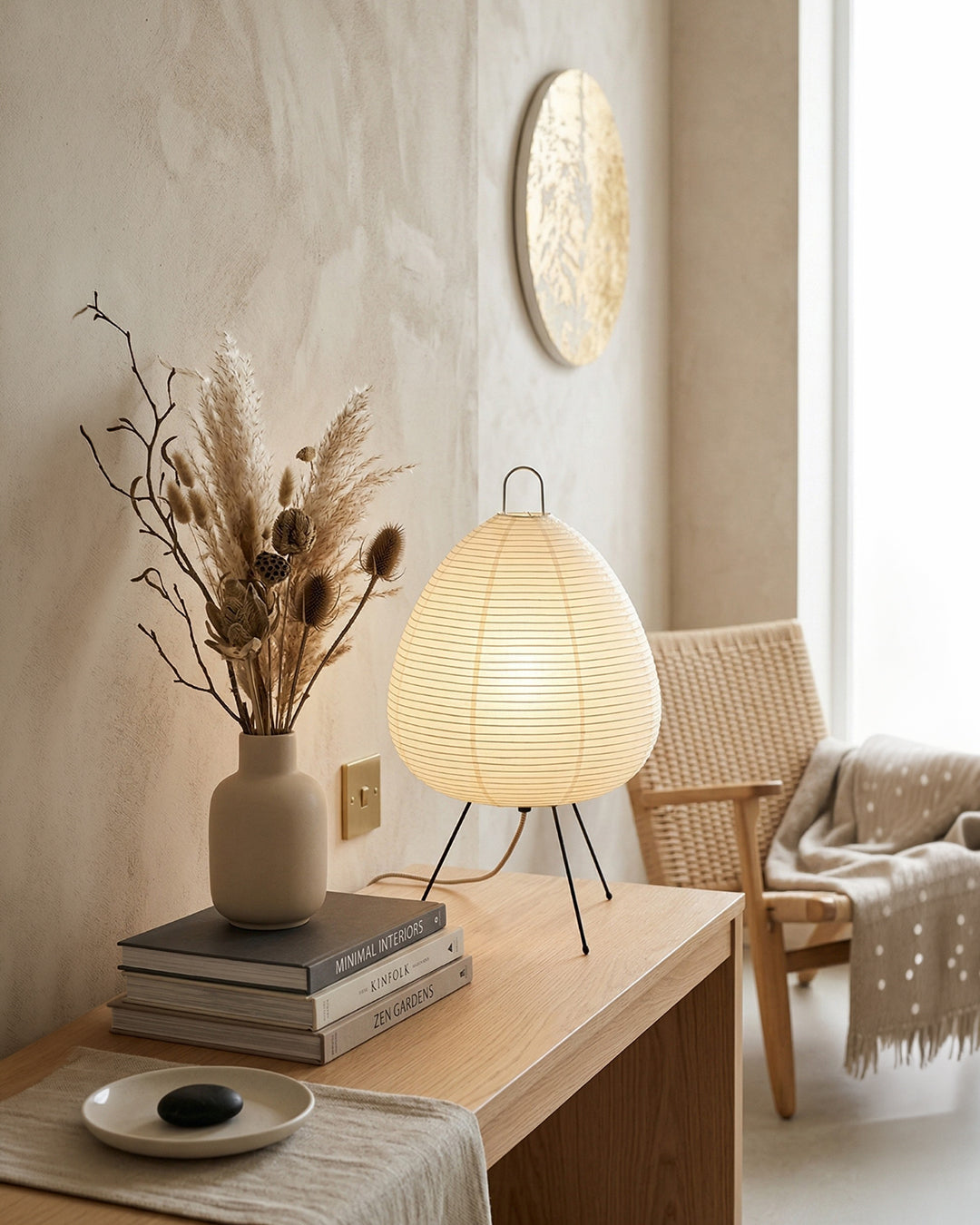 Japanische Tischlampe Sakura mit Reispapier & Dreibein | Minimalistisches Design Warmweißes Licht | Ø28cm H48cm - Lamylie
