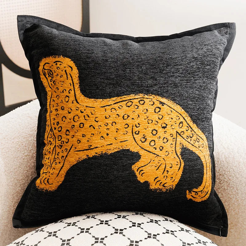 Lyra kuddfodral i linne och bomull med broderat hästmotiv
