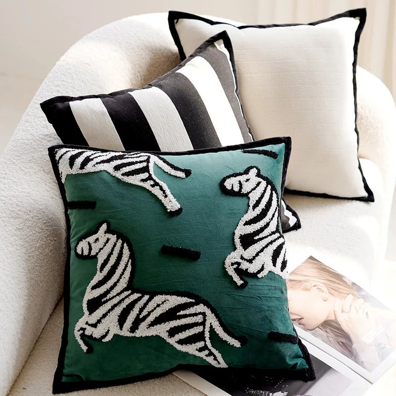Lyra kuddfodral i linne och bomull med broderat hästmotiv