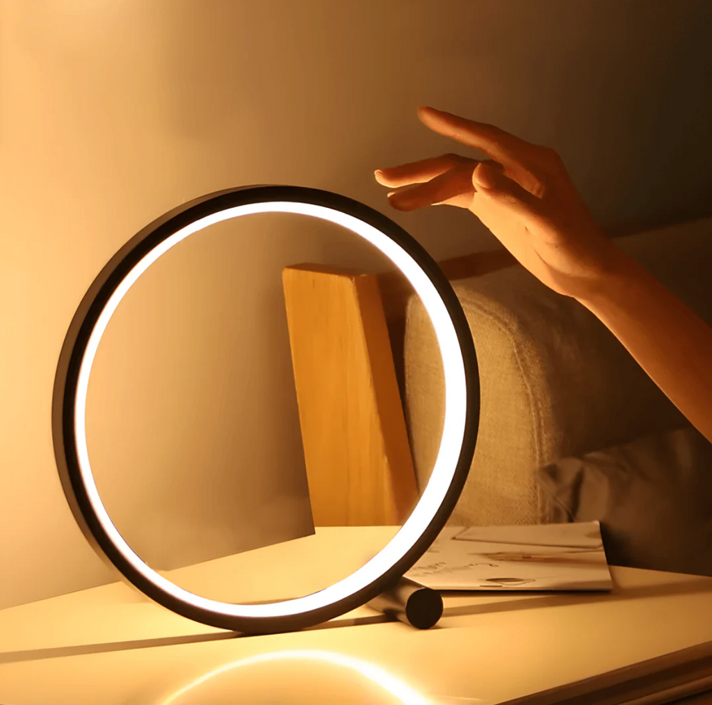 LightCircle - مصباح طاولة بتصميم بسيط ووظيفة اللمس وخفض السطوع - Lamylie