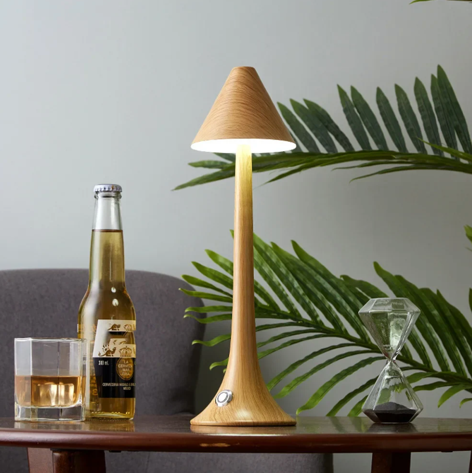 GlowWood - Elegáns, vezeték nélküli LED-es fa asztali lámpa beépített akkumulátorral - Lamylie