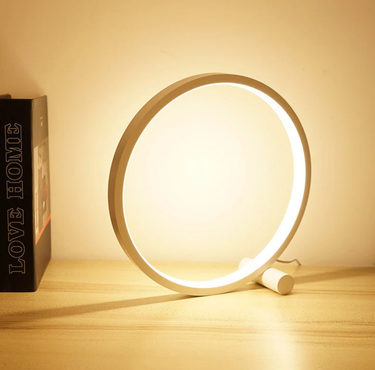 LightCircle - مصباح طاولة بتصميم بسيط ووظيفة اللمس وخفض السطوع - Lamylie