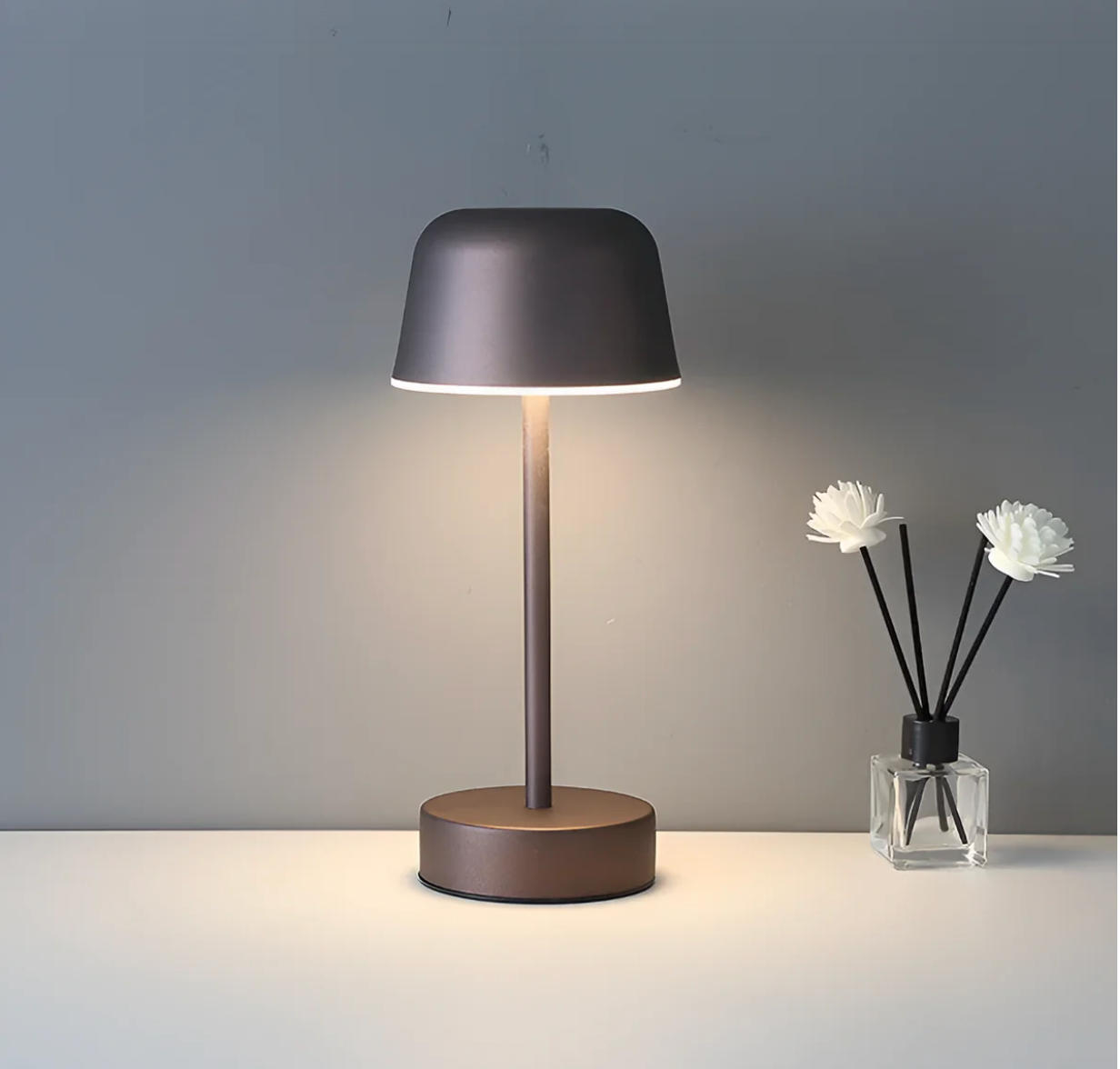 RetroLED - kabellose LED-Tischlampe im Retro-Design - Lamylie