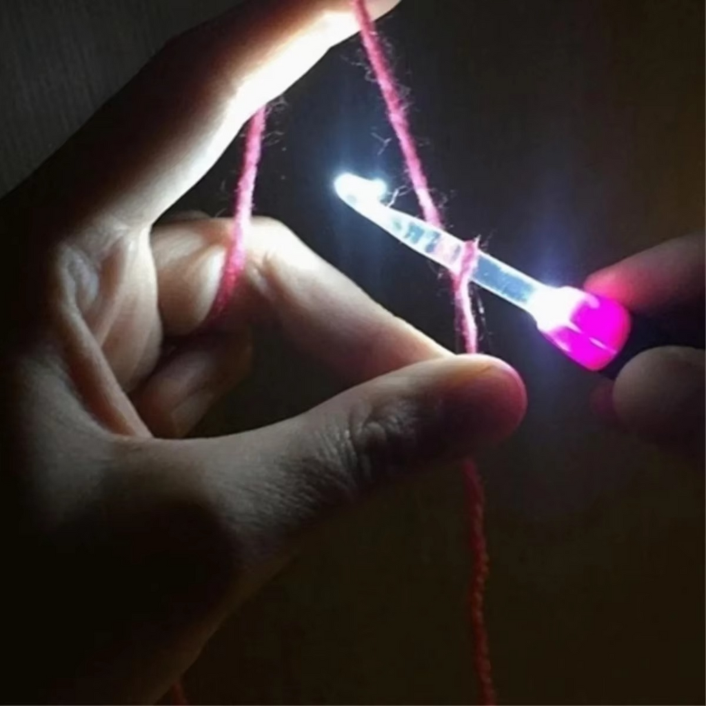 Croșetă LED cu mâner ergonomic – design Glow Stitch - Lamylie