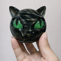 Mystische schwarze Katzenskulptur von NyxCharm – Lamylie