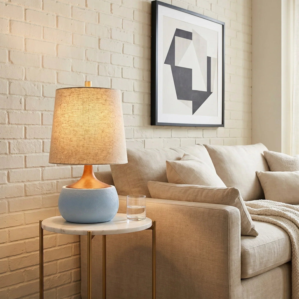 Stolní lampa s dřevěnou základnou, lněným stínidlem a válcem v cementovém vzhledu | Moderní design – Lamylie