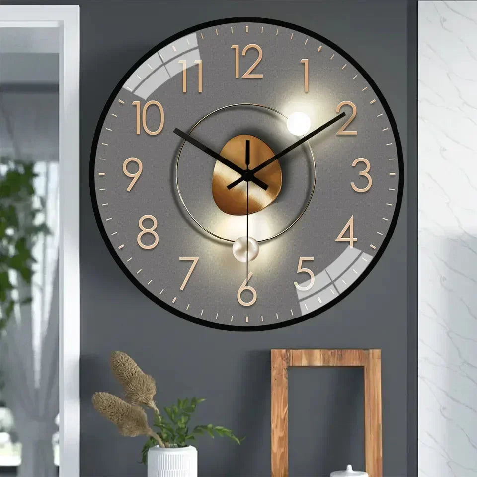 Stille Wanduhr mit digitalem Design in Farbverlauf und Gold - Lamylie