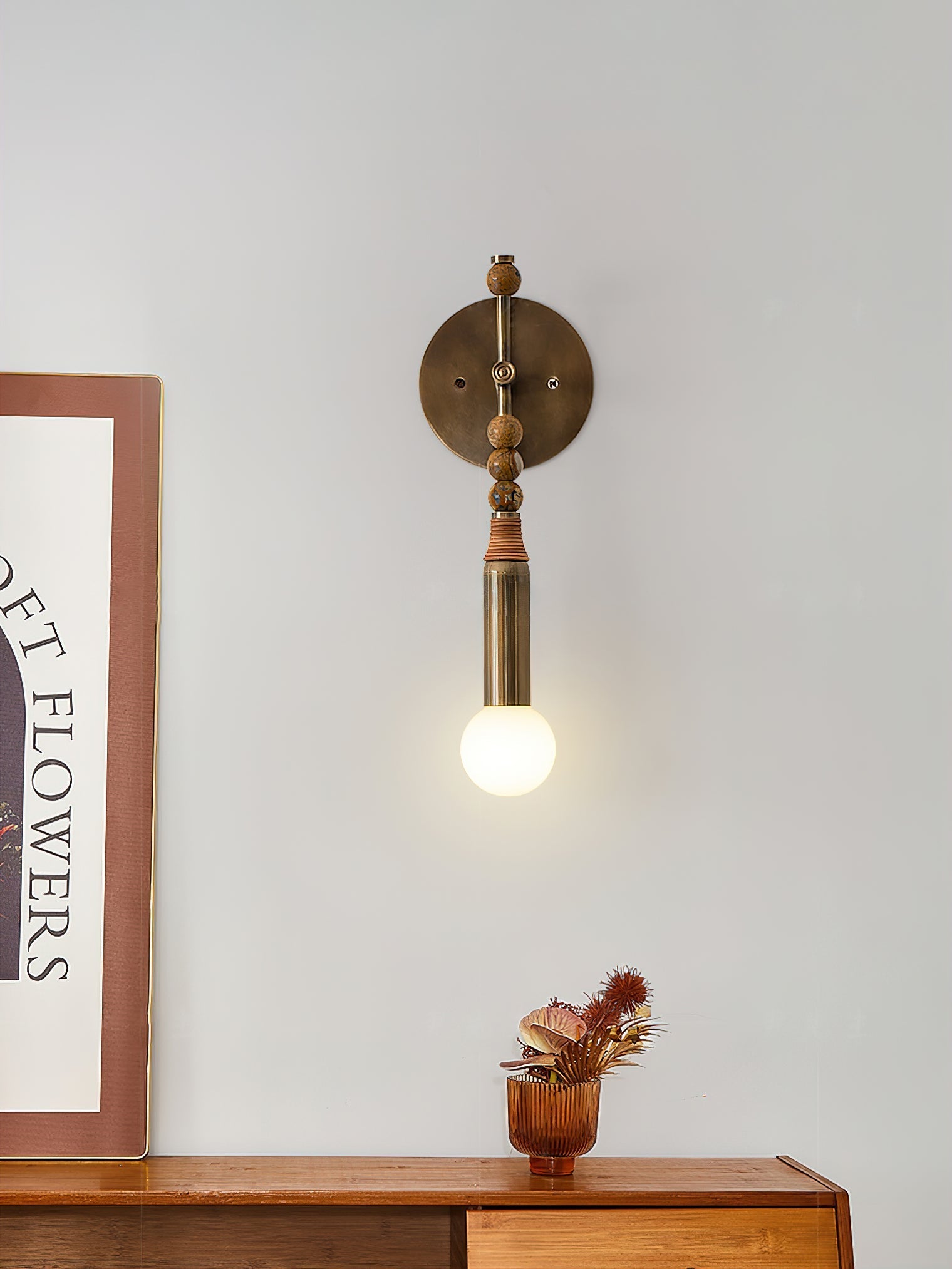 Lampă de perete Toam din marmură și alamă | Design inspirat de Persepolis, cu finisaj din alamă antichizată, 18.9 și 27.6 inch – Lamylie