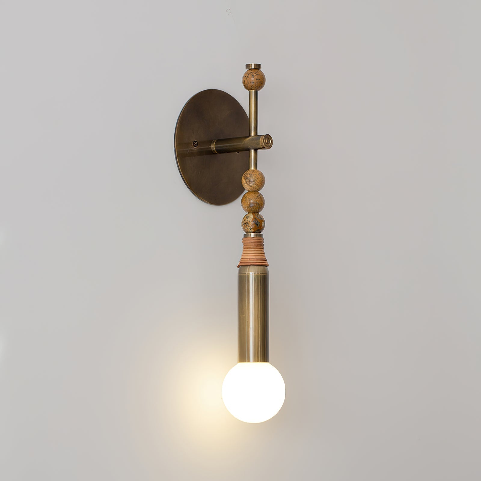Lampă de perete Toam din marmură și alamă | Design inspirat de Persepolis, cu finisaj din alamă antichizată, 18.9 și 27.6 inch – Lamylie