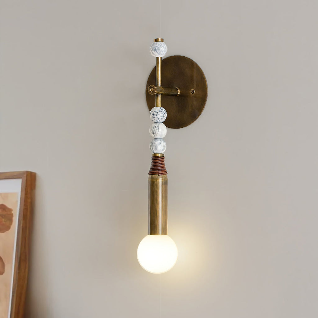 Lampă de perete Toam din marmură și alamă | Design inspirat de Persepolis, cu finisaj din alamă antichizată, 18.9 și 27.6 inch – Lamylie