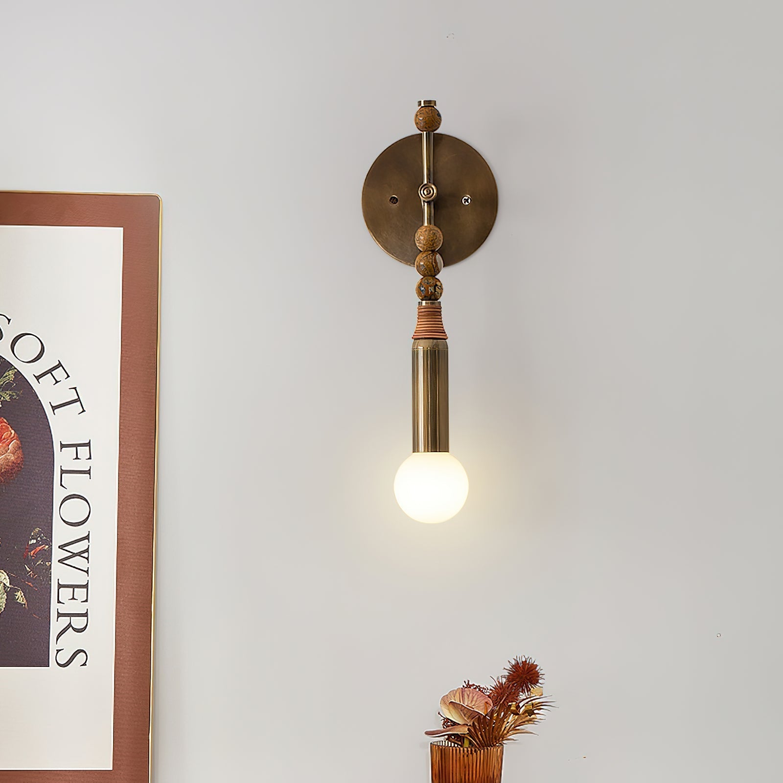 Lampă de perete Toam din marmură și alamă | Design inspirat de Persepolis, cu finisaj din alamă antichizată, 18.9 și 27.6 inch – Lamylie