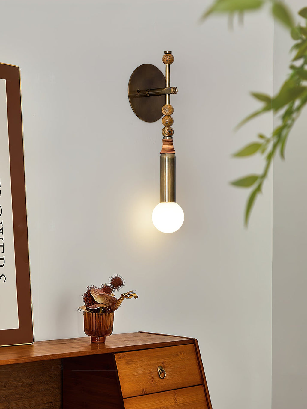 Lampă de perete Toam din marmură și alamă | Design inspirat de Persepolis, cu finisaj din alamă antichizată, 18.9 și 27.6 inch – Lamylie