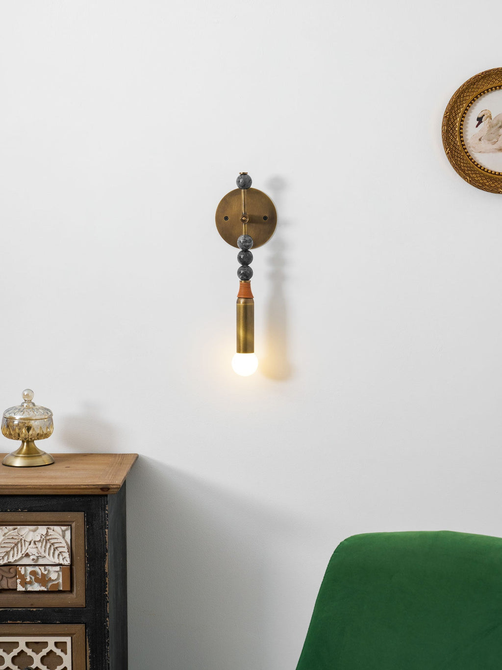 Lampă de perete Toam din marmură și alamă | Design inspirat de Persepolis, cu finisaj din alamă antichizată, 18.9 și 27.6 inch – Lamylie