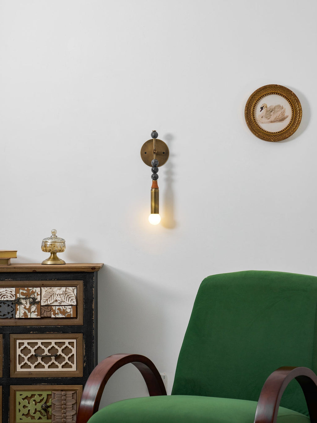 Lampă de perete Toam din marmură și alamă | Design inspirat de Persepolis, cu finisaj din alamă antichizată, 18.9 și 27.6 inch – Lamylie