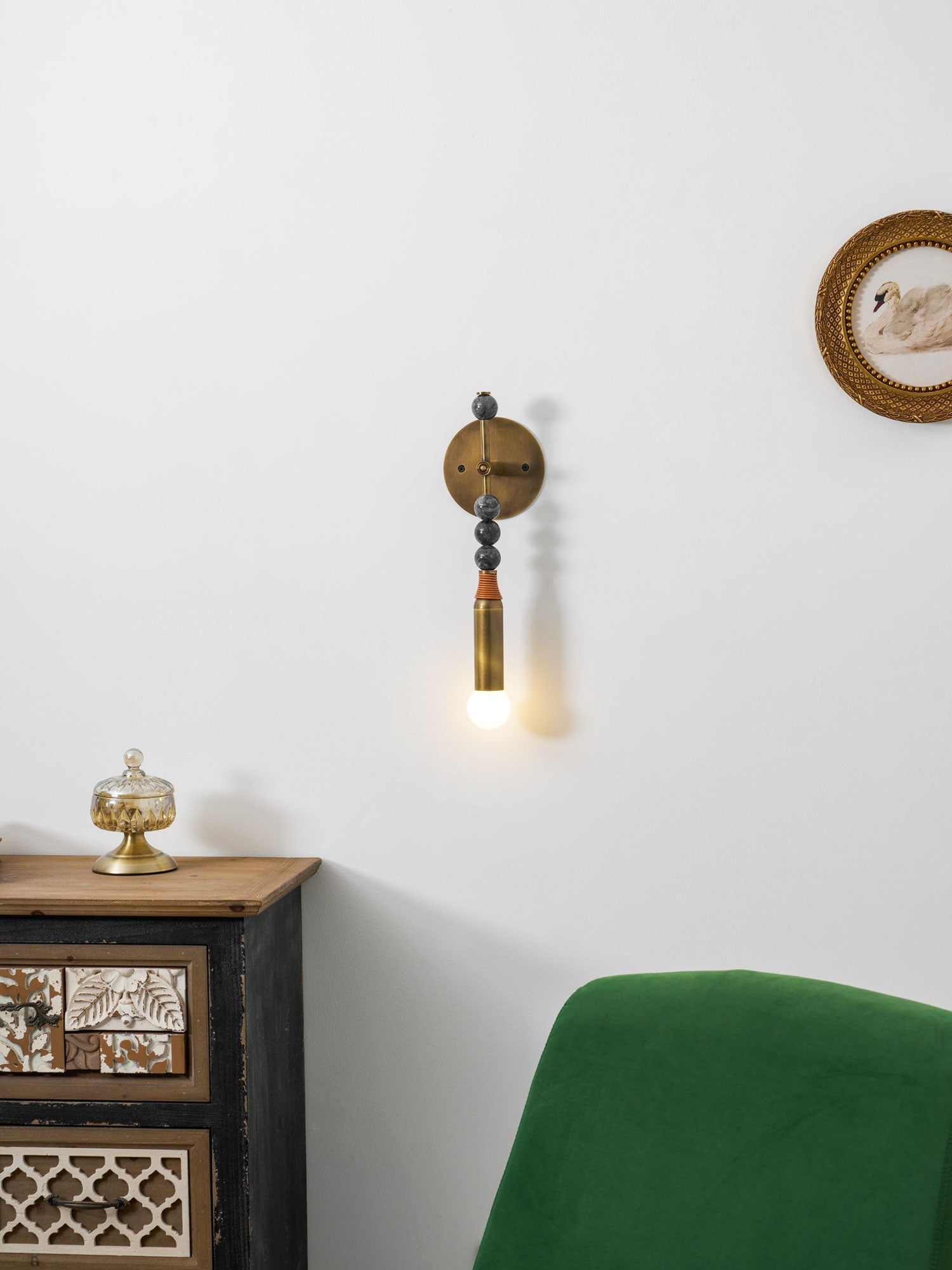 Lampă de perete Toam din marmură și alamă | Design inspirat de Persepolis, cu finisaj din alamă antichizată, 18.9 și 27.6 inch – Lamylie