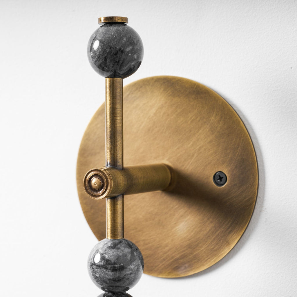 Lampă de perete Toam din marmură și alamă | Design inspirat de Persepolis, cu finisaj din alamă antichizată, 18.9 și 27.6 inch – Lamylie