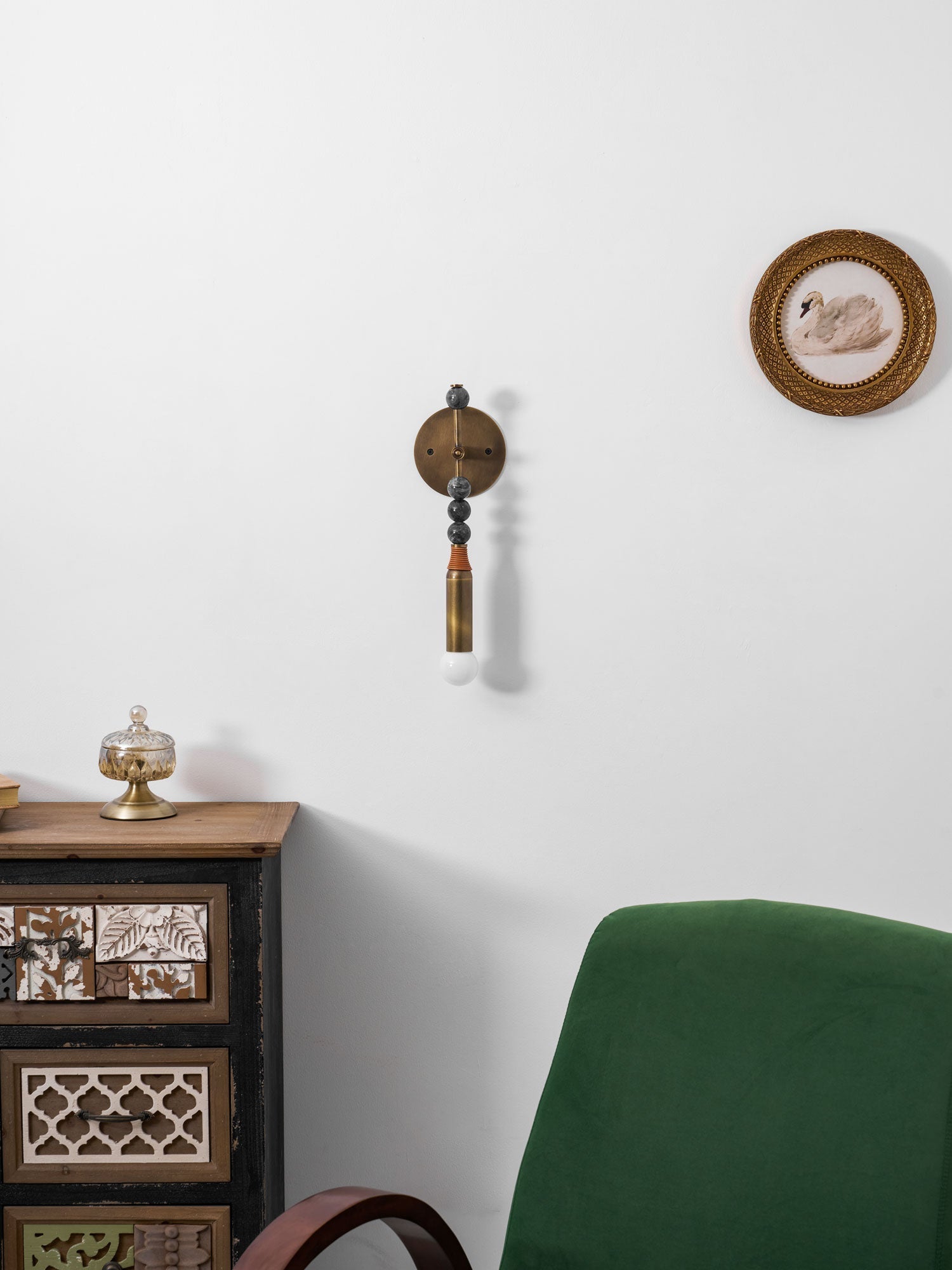 Lampă de perete Toam din marmură și alamă | Design inspirat de Persepolis, cu finisaj din alamă antichizată, 18.9 și 27.6 inch – Lamylie