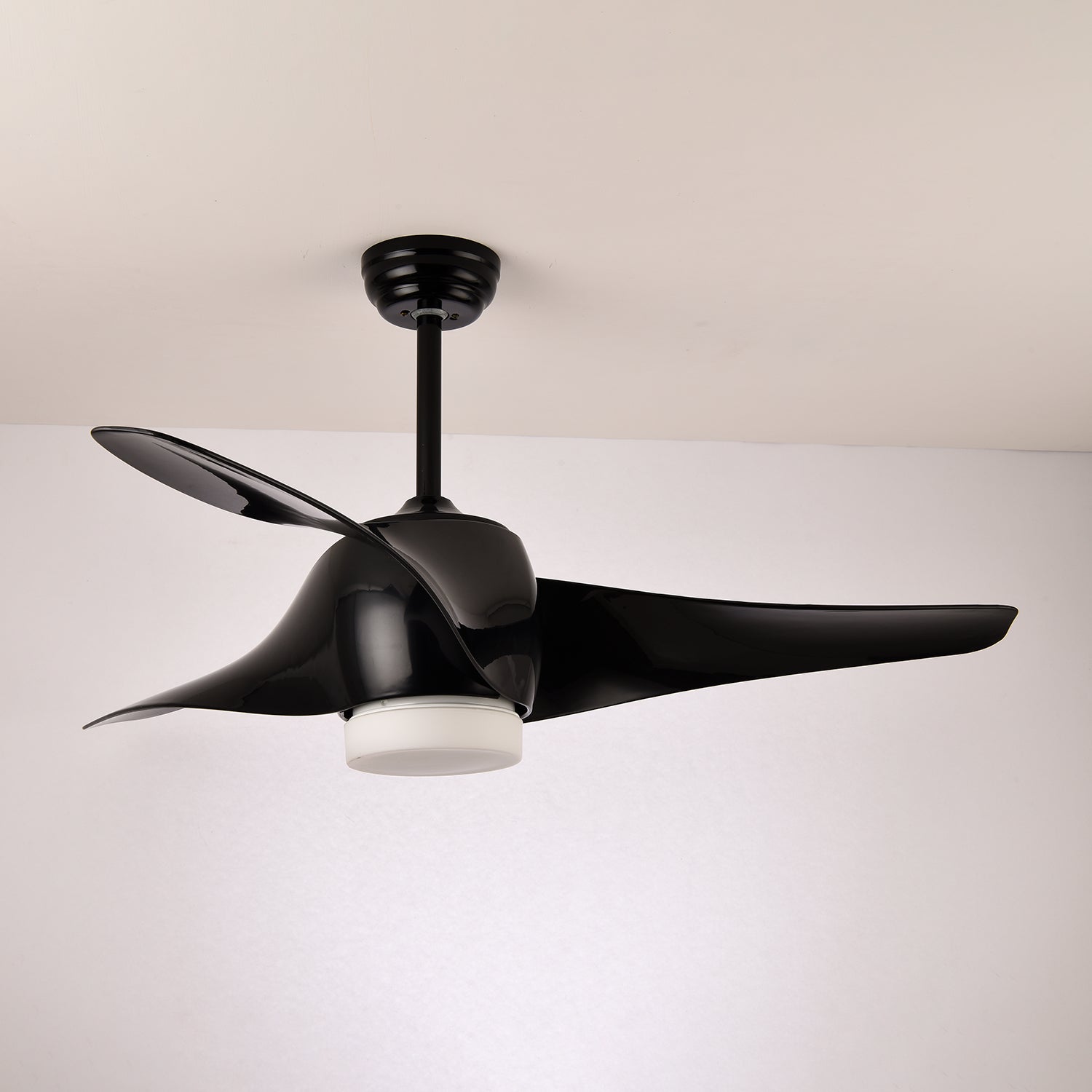 Ceiling Fan with Lighting 132 cm Adjustable Quiet Motor and Remote Control for Living Room Bedroom - Lamylie