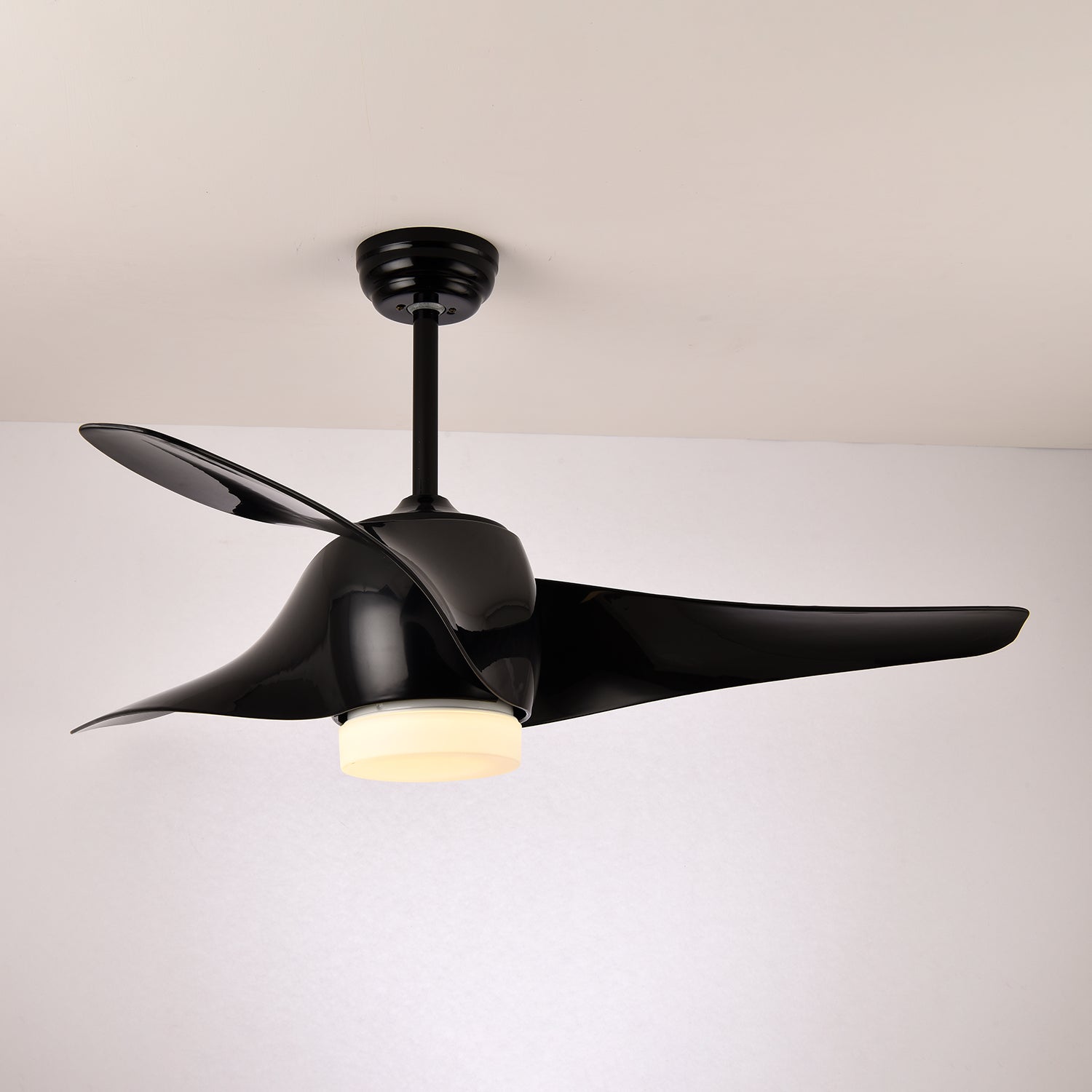 Ceiling Fan with Lighting 132 cm Adjustable Quiet Motor and Remote Control for Living Room Bedroom - Lamylie