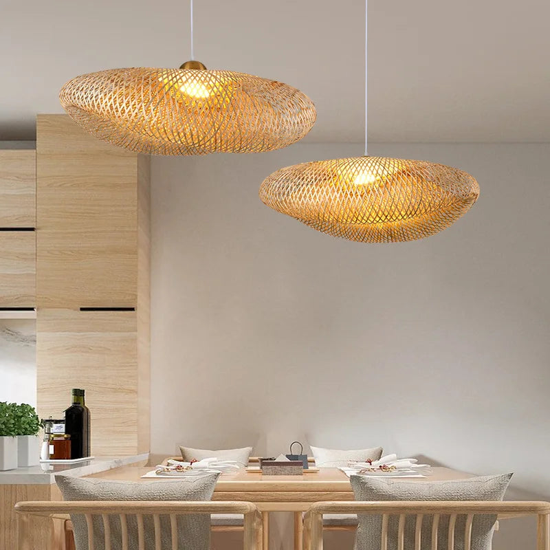 Håndlavet hængelampe i rattan | Skandinavisk rustikt design | Naturlig stemningsbelysning - Lamylie
