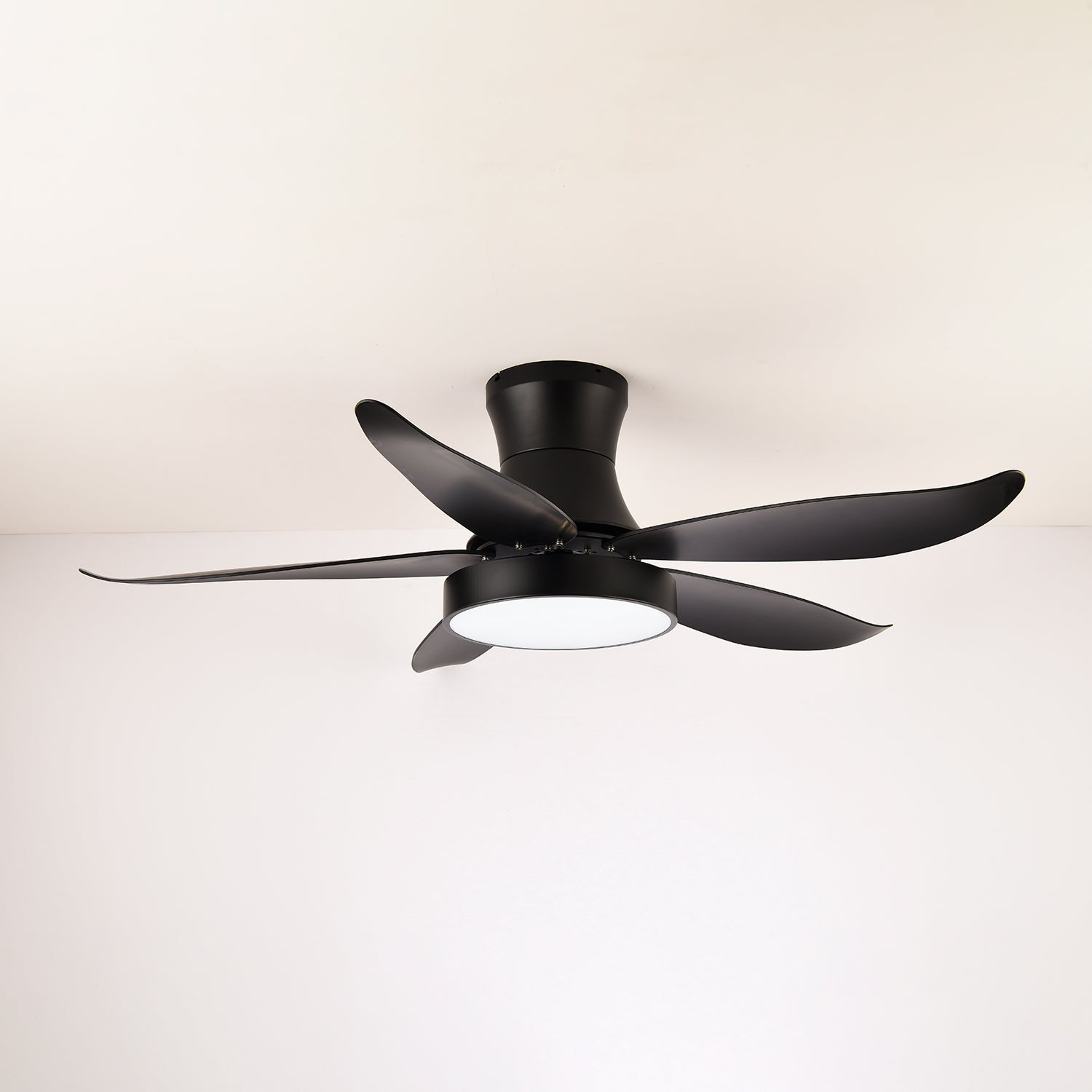 Takvifte med belysning 132 cm, moderne svart metall og plast, LED 24 W, justerbar med 6 hastigheter – Lamylie