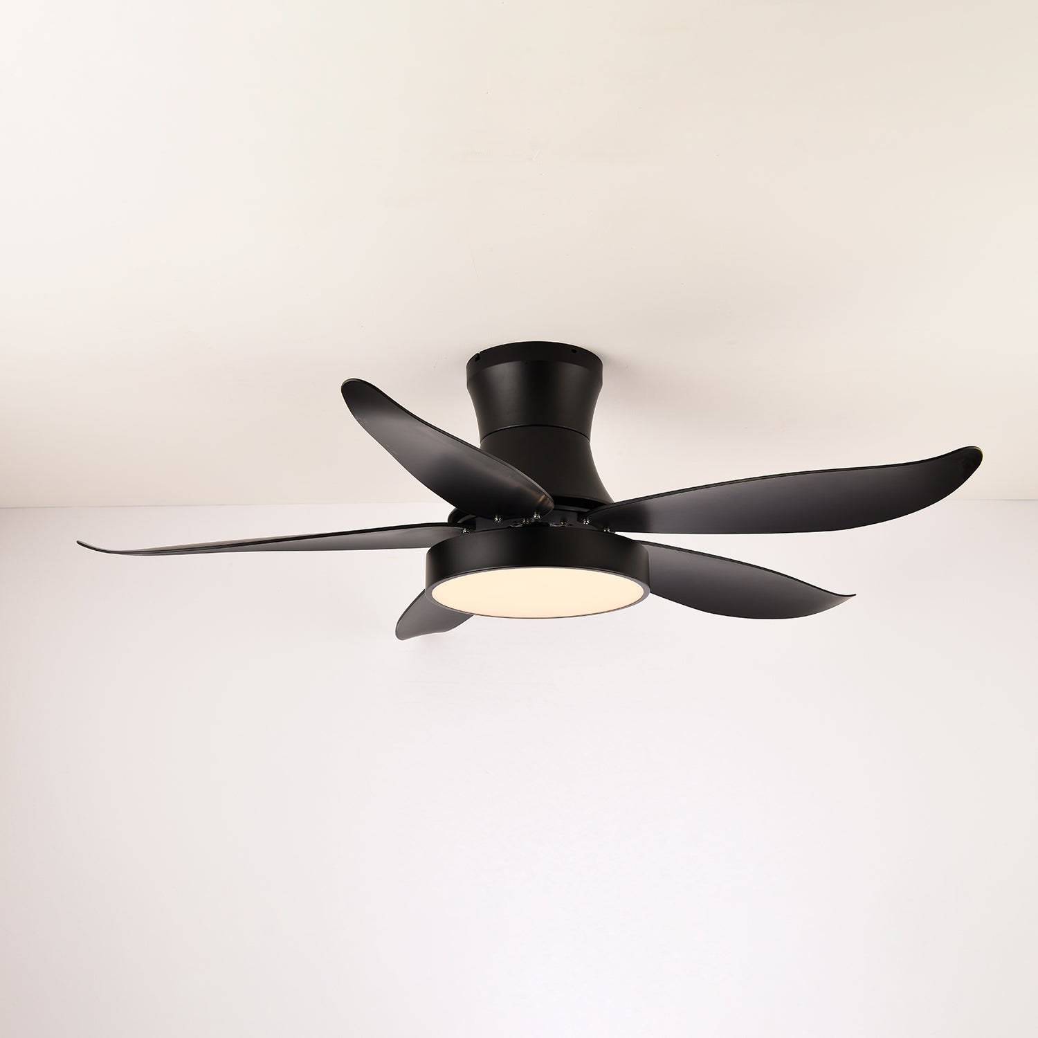 Takvifte med belysning 132 cm, moderne svart metall og plast, LED 24 W, justerbar med 6 hastigheter – Lamylie