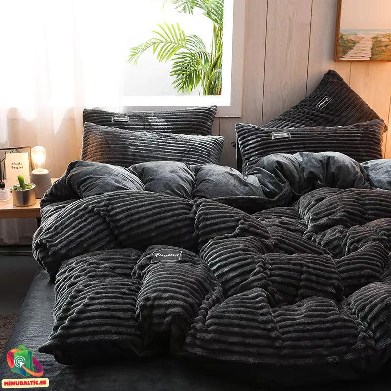Coral Fleece Bed Cover – Experience Embracing Warmth for Cold Nights - Lamylie