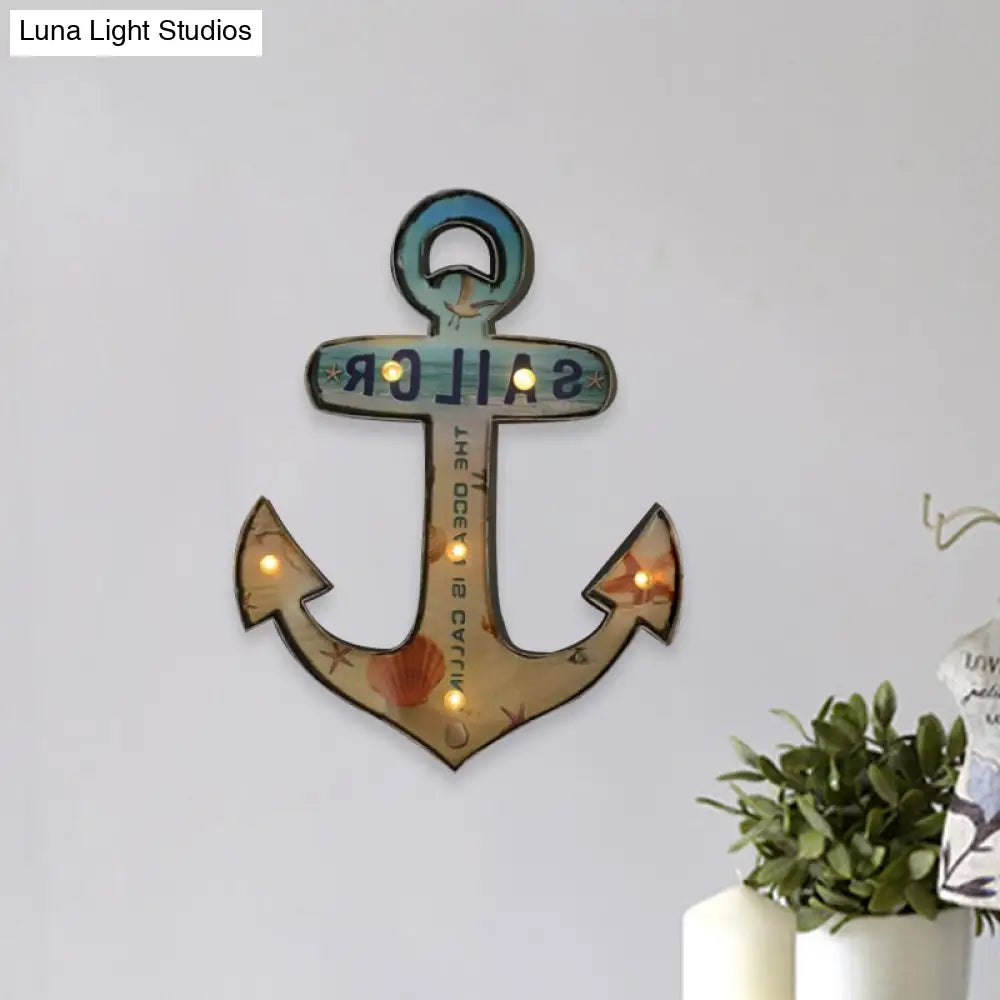 Lámpara de pared LED de montaje en superficie con alimentación por batería | Luz nocturna moderna de metal en negro, rosa-rojo y azul-amarillo - Lamylie