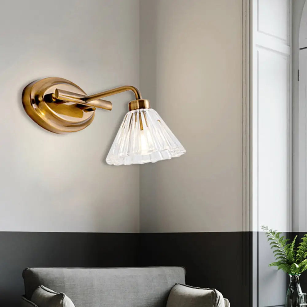 مصباح حائط زجاجي مخروطي بلمسة نحاسية | تصميم عصري بإضاءة LED للحمّام ودورة المياه - لاميلي