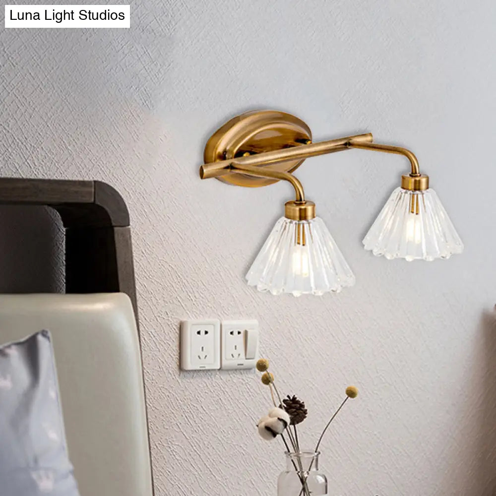 مصباح حائط زجاجي مخروطي بلمسة نحاسية | تصميم عصري بإضاءة LED للحمّام ودورة المياه - لاميلي