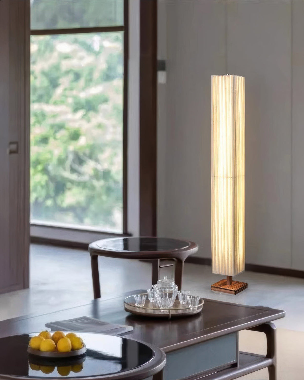 Sylara gulvlampe — orientalsk minimalistisk design i wabi-sabi-stil
