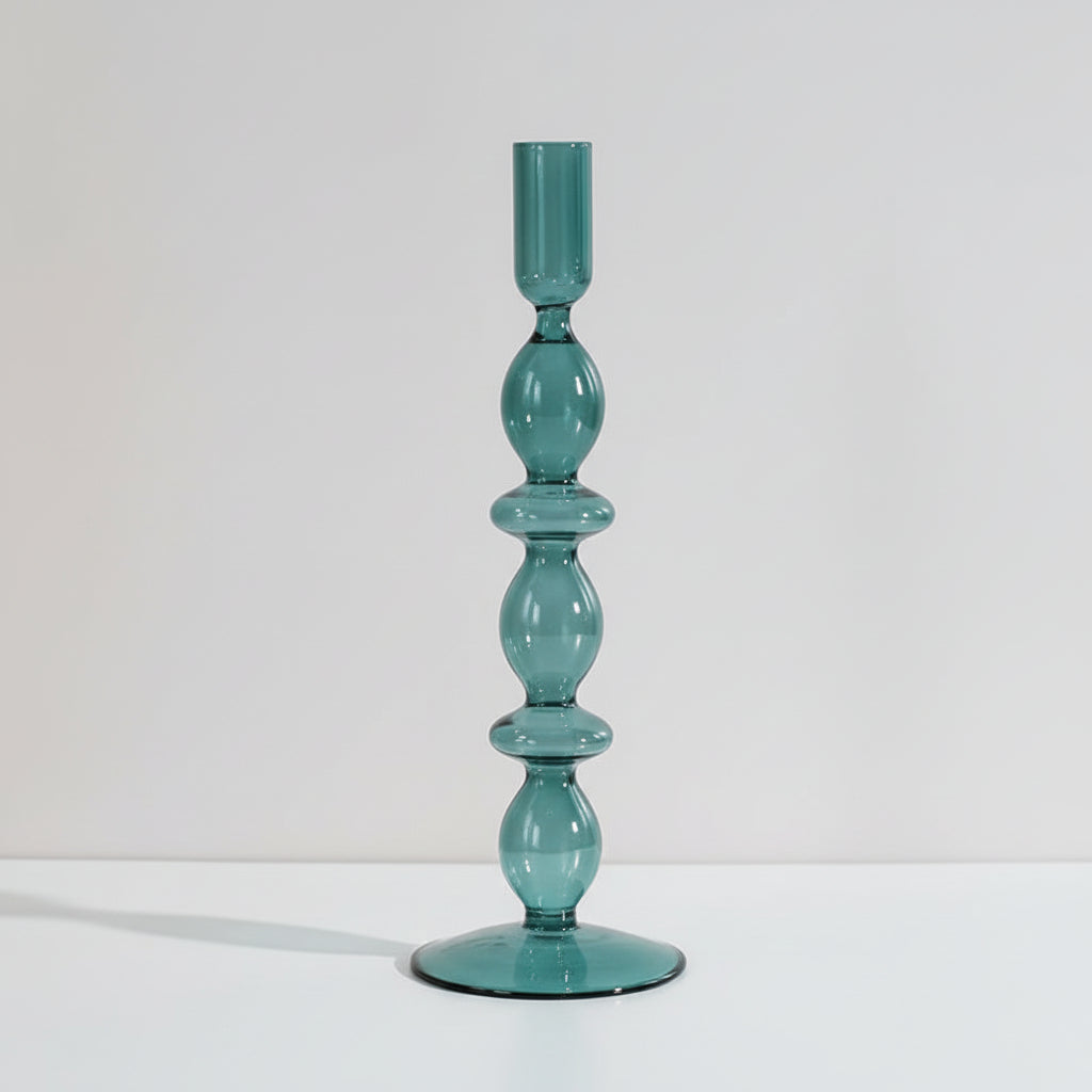 Auravine vas och ljushållare i glas — skulptural, minimalistisk form