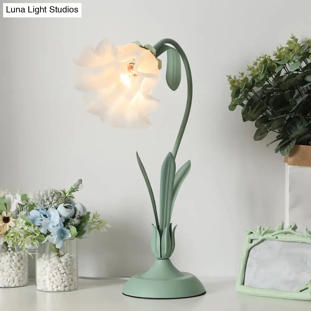 Ländliche Nachtlampe aus satiniertem Glas – Blumenförmige Einzelleuchte für Kinderzimmer (Erhältlich in Rosa oder Grün) - Lamylie