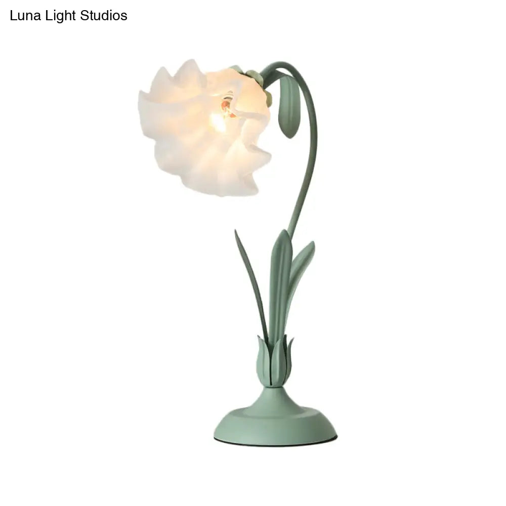 Ländliche Nachtlampe aus satiniertem Glas – Blumenförmige Einzelleuchte für Kinderzimmer (Erhältlich in Rosa oder Grün) - Lamylie
