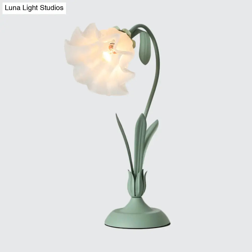 Ländliche Nachtlampe aus satiniertem Glas – Blumenförmige Einzelleuchte für Kinderzimmer (Erhältlich in Rosa oder Grün) - Lamylie