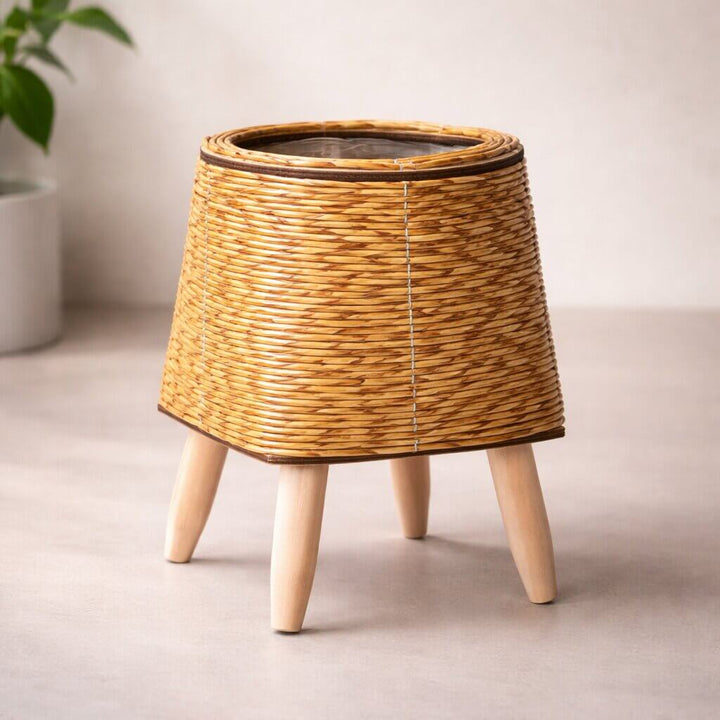 Pot pour plantes avec support en bois | Texture de panier tressé | Convient à l’intérieur comme à l’extérieur | Plantara - Lamylie