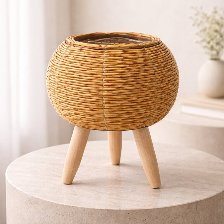 Pot pour plantes avec support en bois | Texture de panier tressé | Convient à l’intérieur comme à l’extérieur | Plantara - Lamylie