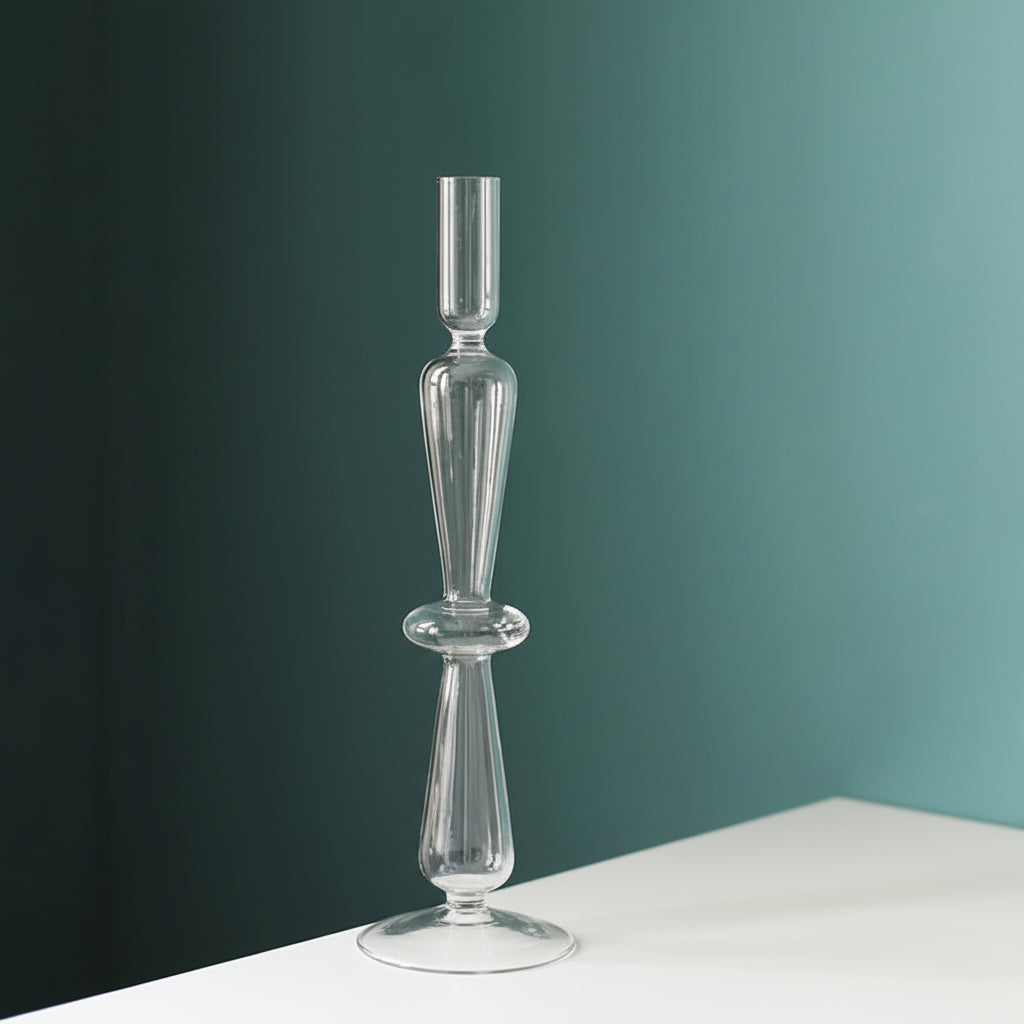 Auravine vas och ljushållare i glas — skulptural, minimalistisk form