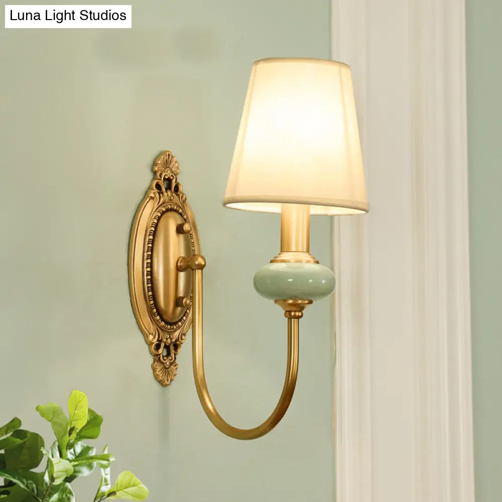 Applique murale dorée avec bras réglable | Élégant éclairage mural en métal pour intérieur classique - Lamylie