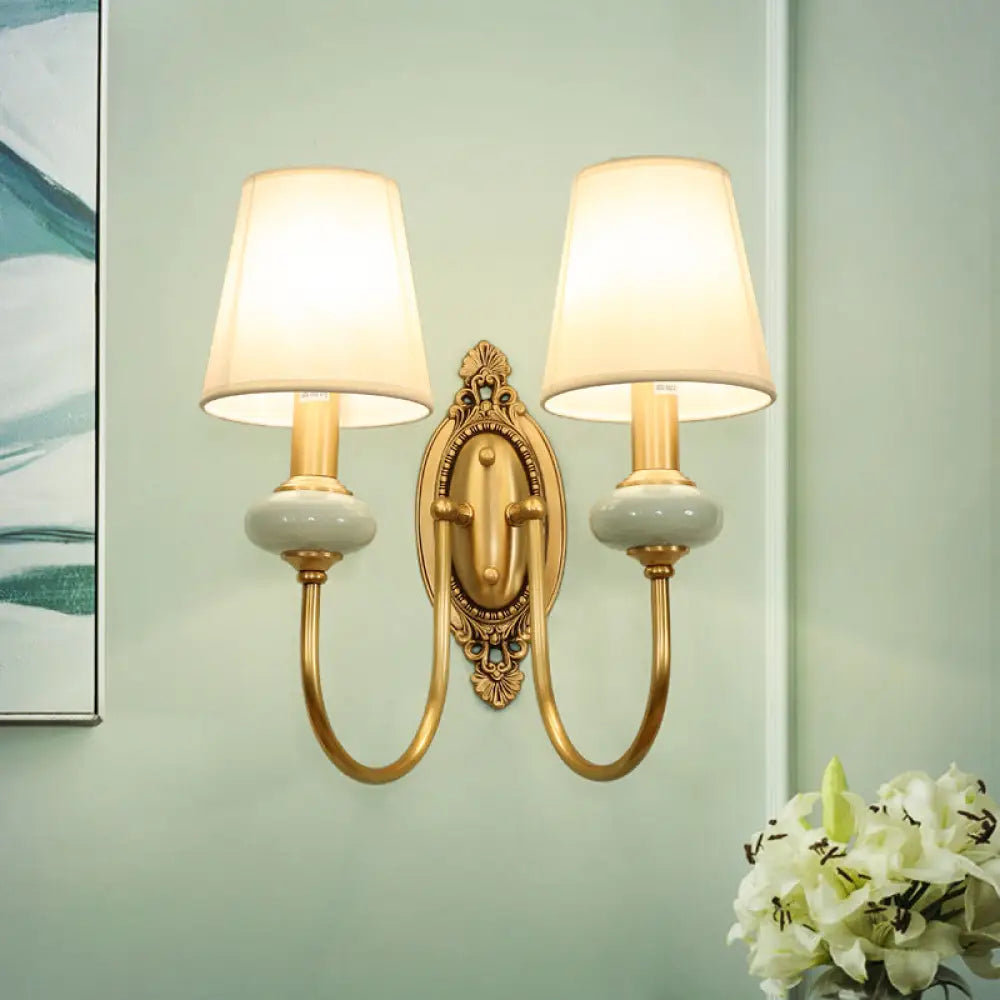 Applique murale dorée avec bras réglable | Élégant éclairage mural en métal pour intérieur classique - Lamylie