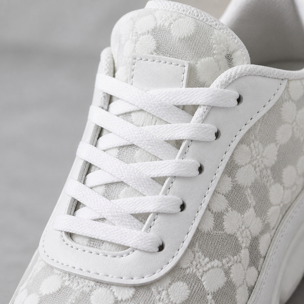 LunaStride – białe sneakersy na platformie z koronkową siateczką w kwiatowy wzór – Lamylie